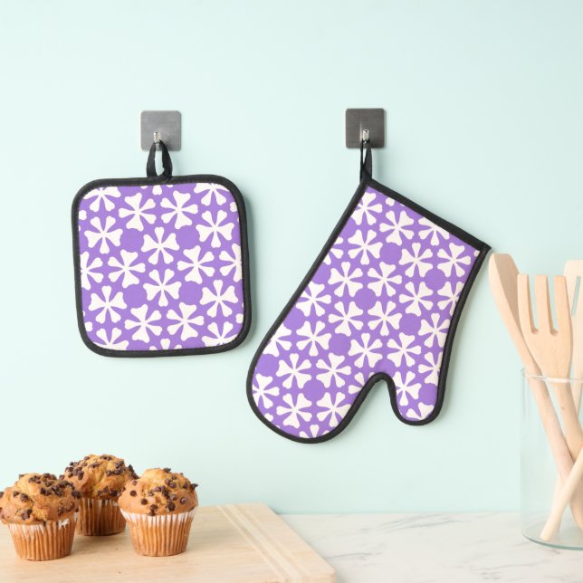 Purple and White Modern Geometric Floral Pattern Oven Mitt & Pot Holder Set (Insitu(Hanging))