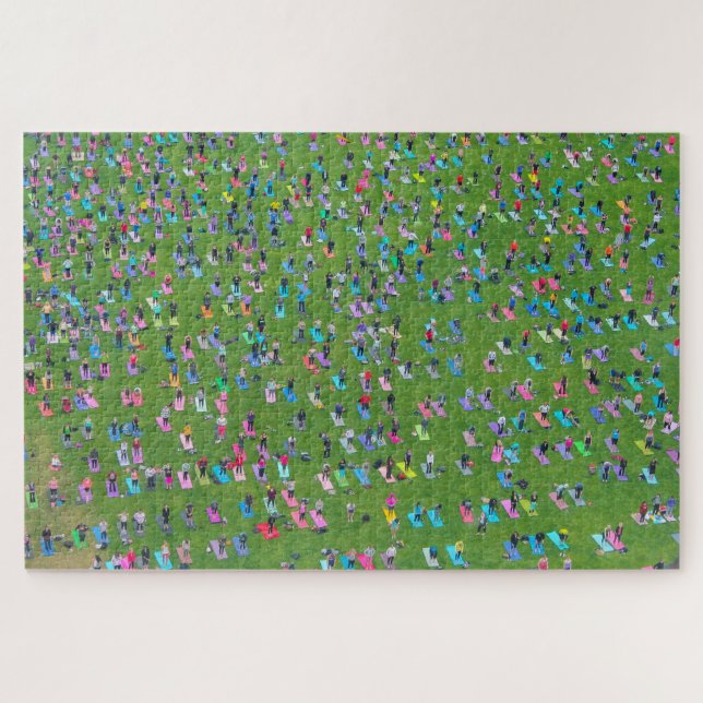 Puzzle - People doing yoga all together (Horizontal)