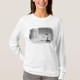 Qatar, Al Zubarah. Al-Zubarah Fort (b.1938) now T-Shirt