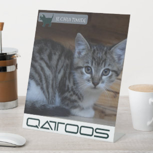 QATTOOS PEDESTAL SIGN