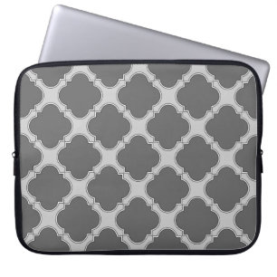 Quatrefoil in shades of grey laptop sleeve