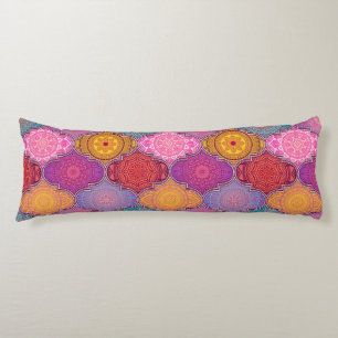 Quatrefoil pattern body cushion