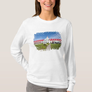 Quebec, Canada. Historic Hotel Tadoussac, T-Shirt