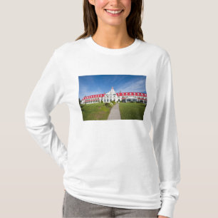 Quebec, Canada. Historic Hotel Tadoussac, T-Shirt