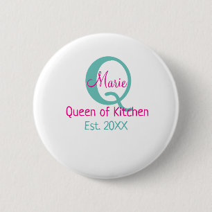 Queen of kitchen monogram green pink simple minima 6 cm round badge