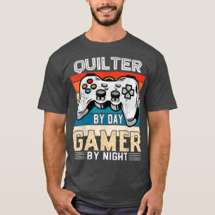 Quilter by day gamer by night video gaming fans Re T-Shirt