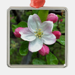 Rain drops on little flower metal tree decoration