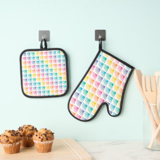 RAINBOW COLORED GEOMETRIC FAN LOOK PATTERN OVEN MITT & POT HOLDER SET