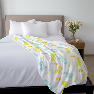 Rainbow Pineapples Pattern Fleece Blanket