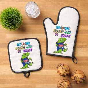 Reading Books Help To Shape Minds Oven Mitt & Pot Holder Set