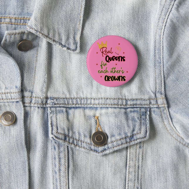 Real Queens Fix Each Other's Crowns 6 Cm Round Badge (In Situ)