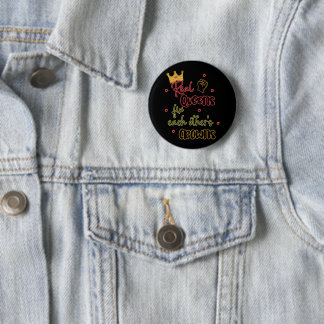 Real Queens Fix Each Other's Crowns 6 Cm Round Badge