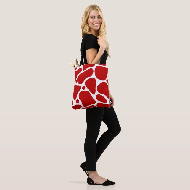 Red and white abstract giraffe pattern tote bag (On Model)