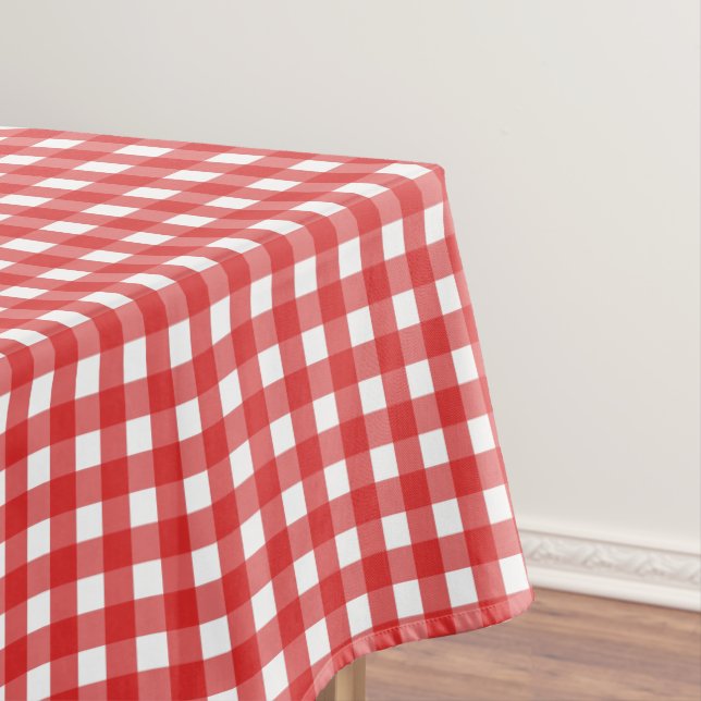Red and white gingham tablecloth (In Situ)