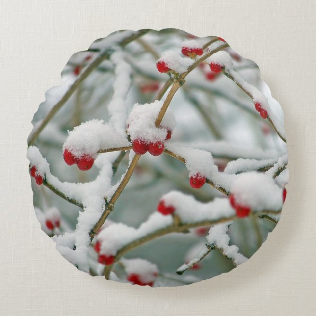 Red Berries in the Snow winter scene Round Cushion (Front)