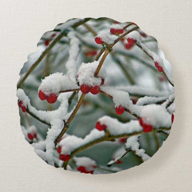 Red Berries in Winter Snow Round Cushion (Front)