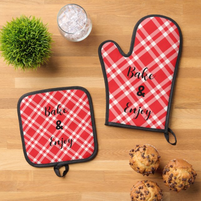 Red Chequered Bake & Enjoy Oven Mitt & Pot Holder Set (Top Down)