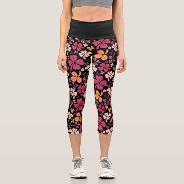 Red Clover Shamrock Pattern St. Patrick`s Day Capri Leggings (Front)