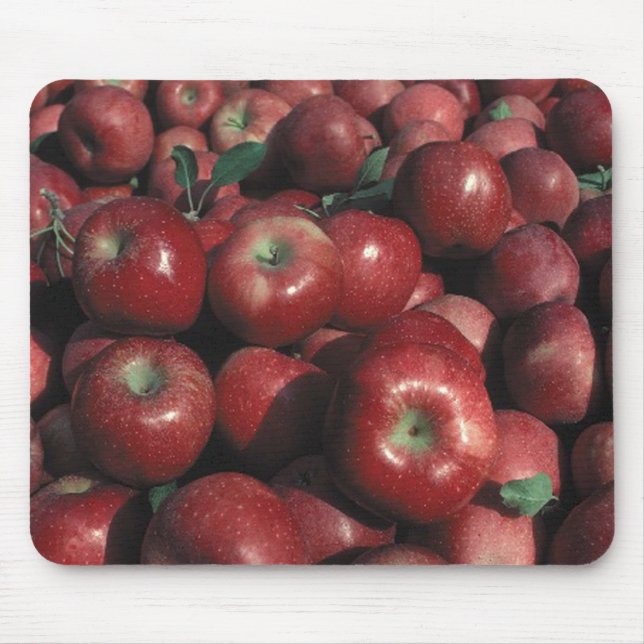 Red Delicious Apple Crop Mouse Mat (Front)
