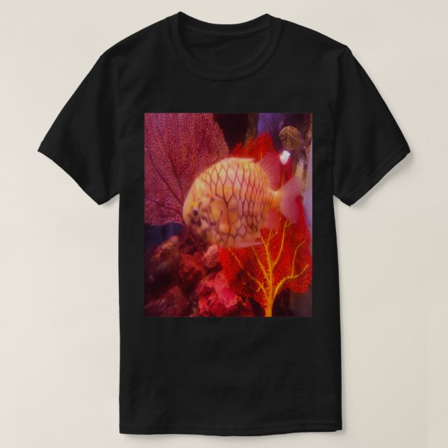 red fish aquarium aquatic seascape under the sea T-Shirt (Design Front)