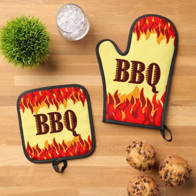 Red Flames Cookout BBQ Saying  Oven Mitt & Pot Holder Set (Top Down)