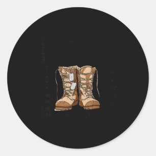 Red friday honoring troops remember everyone classic round sticker