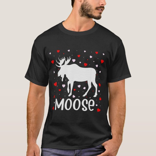 Red Heart Cud Love Graphic Moose Lover Valentine D T-Shirt (Front)