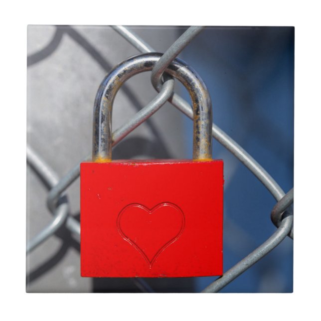 Red heart lock on fence tile (Front)