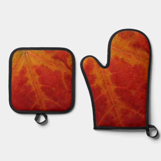 Red Maple Leaf Abstract Autumn Nature Photography Oven Mitt & Pot Holder Set (Front)