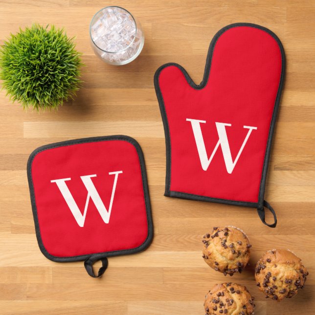 Red Monogram Personalised Oven Mitt & Pot Holder Set (Top Down)