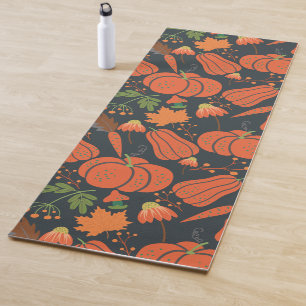 Red pumpkin seamless pattern and carrots yoga mat
