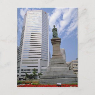 Red Queen Victoria statue, Montreal, Quebec flower Postcard