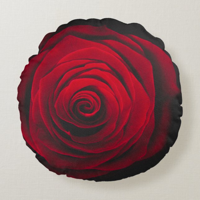 Red rose on black background vintage effect round cushion (Front)