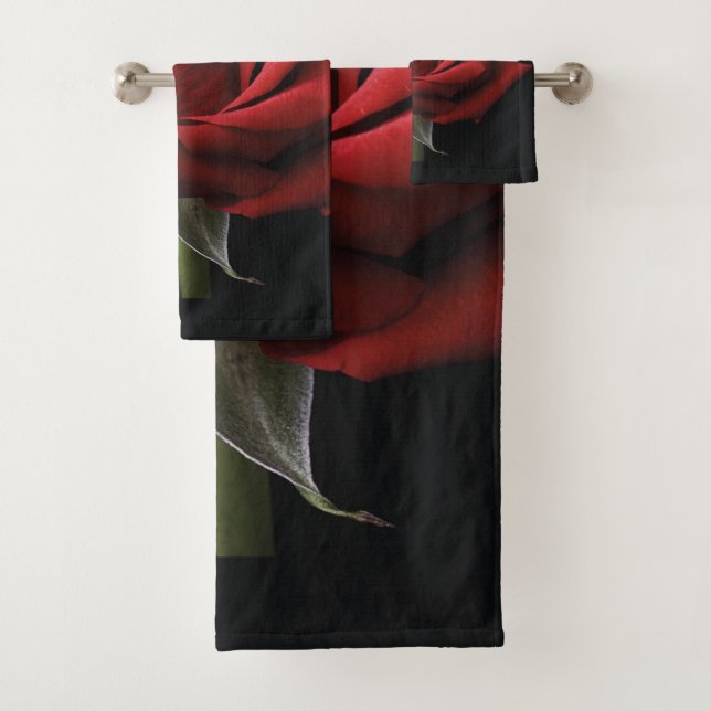 Red rose throw pillow bath towel set (Insitu)