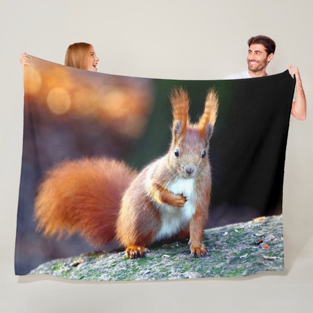 RED SQUIRREL FLEECE BLANKET (In Situ)