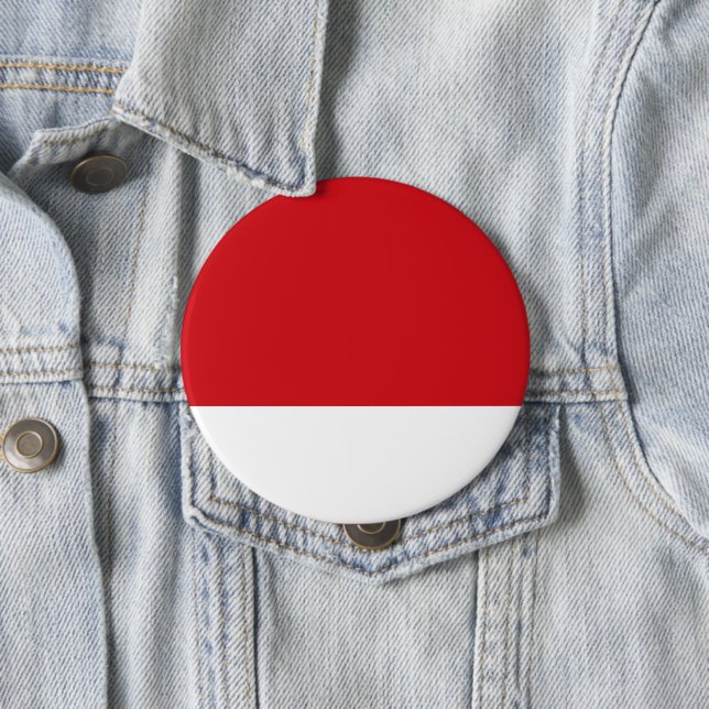 Red striped 10 cm round badge (In Situ)