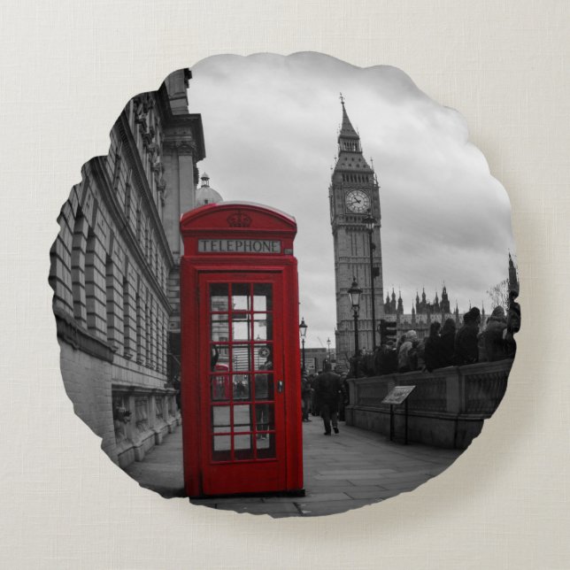 Red telephone box in London round pillow (Front)