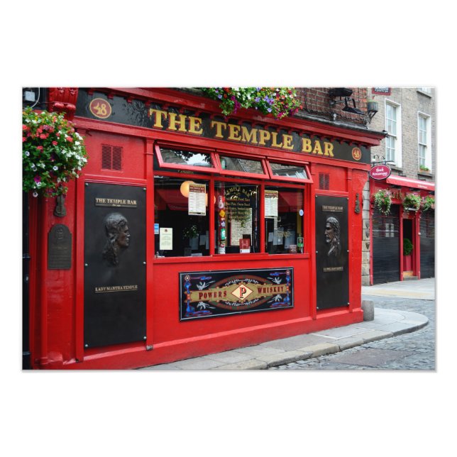 Red Temple Bar pub in Dublin photo (Front)