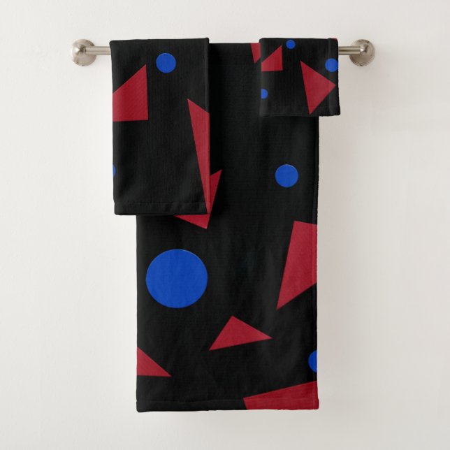 Red triangles, blue circles bath towel set (Insitu)