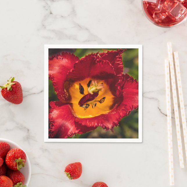 Red tulip napkin (Insitu)