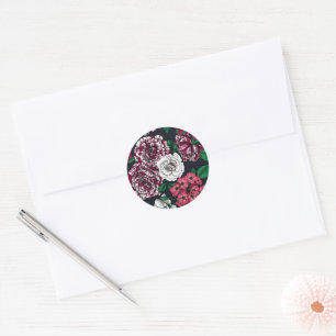 Red, white and bi-colour roses with green leaves o classic round sticker