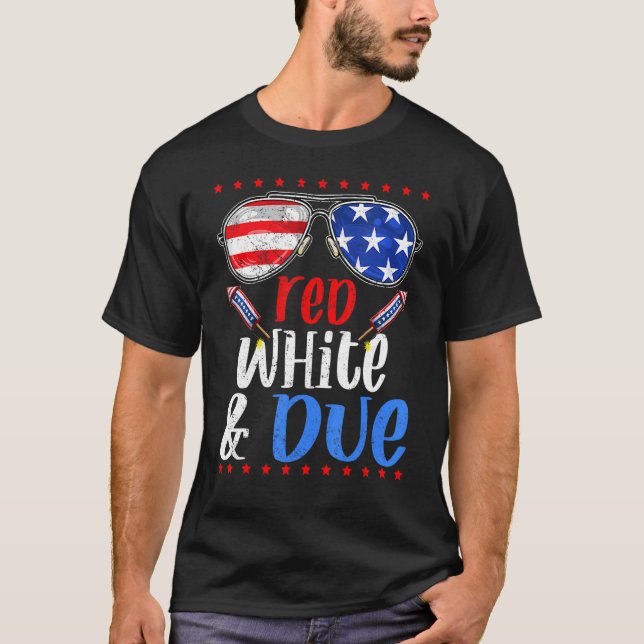 Red White And Due Glasses Pregnancy America Flag B T-Shirt (Front)