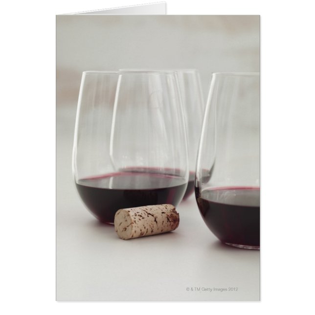 Red wine in stemless glasses (Front)