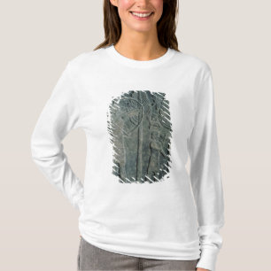 Relief depicting the hunting of birds in the T-Shirt