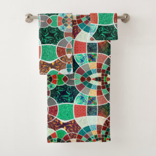 Repetition of images with slight fractal effect bath towel set