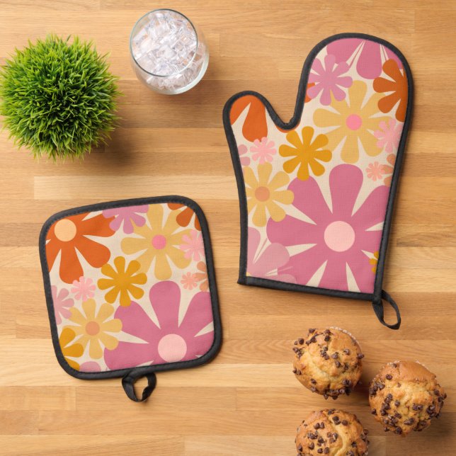 Retro 60s 70s Groovy Floral Pattern Oven Mitt & Pot Holder Set (Top Down)