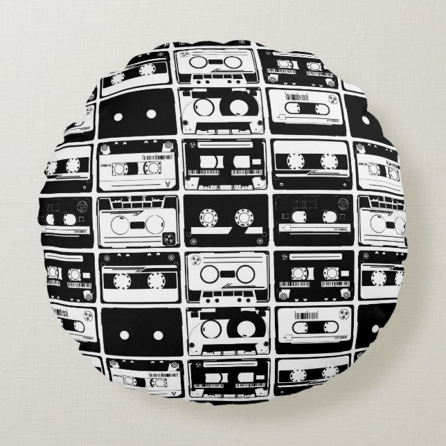 Retro audio tapes, old-fashioned pattern. round cushion (Front)
