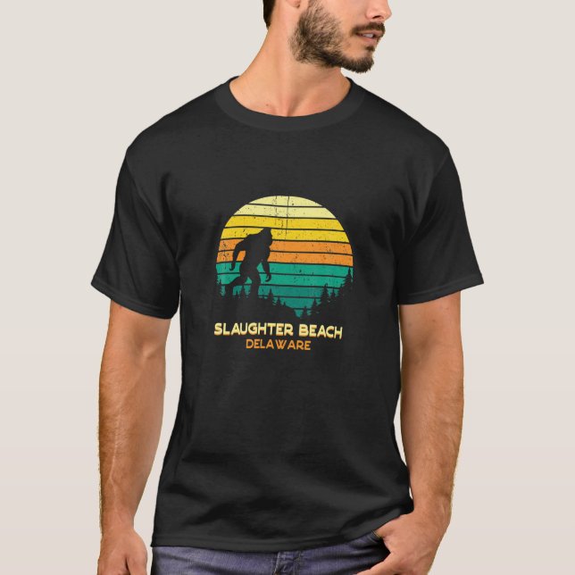 Retro Bayou Slaughter Beach Delaware Bigfoot Souve T-Shirt (Front)