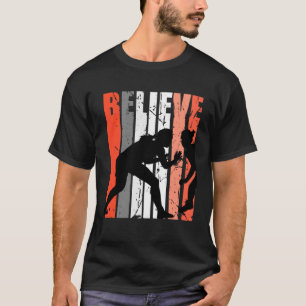 Retro Believe Wrestling Team Female Wrestler Orang T-Shirt