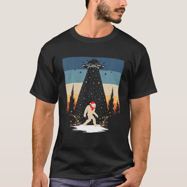 Retro Bigfoot UFO Abduction Sasquatch Christmas Sa T-Shirt (Front)